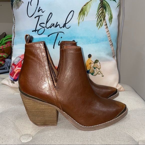 Not Rated Women's For My Peeps Faux Leather Almond Toe Heeled Ankle Boot - Picture 5 of 14